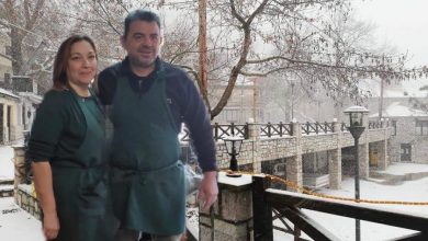 Photo of Άρης και Τζένη στο «οχυρό» της Πίνδου, ( Γκαρντίστι στα βλάχικα)και στο απόλυτο γαστρονομικό στέκι της περιοχής