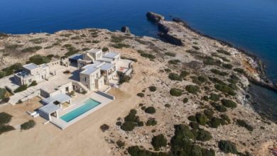 Photo of Το πέτρινο αριστούργημα της Πάρου με θέα το Αιγαίο