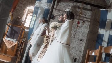 Photo of Ζευγάρι παντρεύτηκε με φορεσιές και έθιμα από την εποχή του 1821