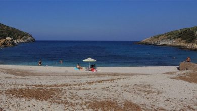 Photo of Μάγειρας: Η ερημική παραλία στην Εύβοια με τη λευκή αμμουδιά