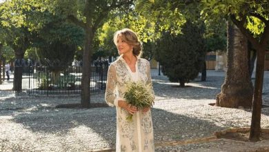 Photo of Εντυπωσιακή Ισπανίδα νύφη άνω των 50 με κεντημένο shirt dress!