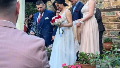 Photo of Τα σκαλιά της εκκλησίας ανέβηκαν ο Ζαχαρίας Κουμπλής και η Τριανταφυλλιά Καλογρηά