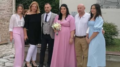 Photo of Ο πολιτικός γάμος της Ευαγγελίας Δημουλά και του Θοδωρή Χιώτη στο Μουσείο Τσιτσάνη