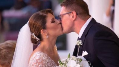 Photo of Με τα δεσμά του γάμου ενώθηκαν οι Άσπα Παπακωνσταντίνου και Δημήτρης Δημητρακόπουλος (φωτό)