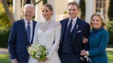 Photo of Ο λαμπερός γάμος της εγγονής του Τζο Μπάιντεν στον Λευκό Οίκο – Το πριγκιπικό Ralph Lauren νυφικό της Ναόμι (φωτό)