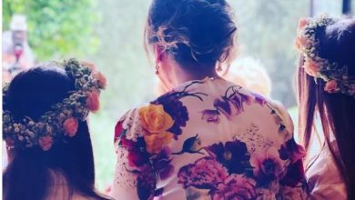 Photo of Μια 65χρονη Ιταλίδα δημοσιογράφος παντρεύτηκε με λευκό κοστούμι -Και άλλαξε σε σικάτο φλοράλ φόρεμα