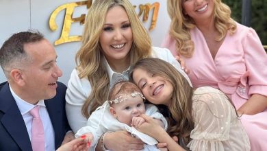 Photo of Λαμπερή νονά σε παραμυθένια βάπτιση η Ζήνα Κουτσελίνη