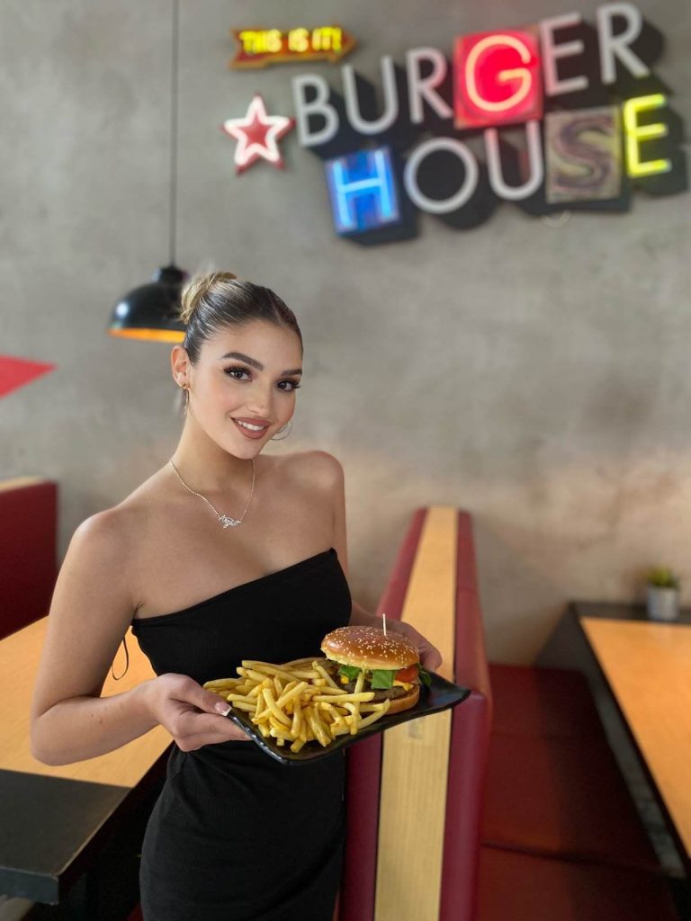 Η τρικαλινή Αννα Μαρία Μανούρα Miss Hellas 2023 - Meteora Voice