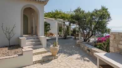 Photo of Μια εξοχική κατοικία στη Μεσσηνία, με απρόσκοπτη θέα σε βουνό και θάλασσα