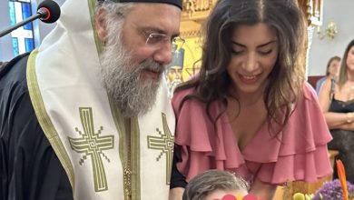 Photo of Την κόρη από την πνευματική του θυγατέρα βάπτισε ο Τρίκκης Χρυσόστομος (φώτο)