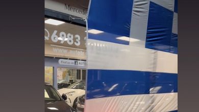 Photo of Κατάστημα καλύφθηκε ολόκληρο με την γαλανόλευκη!