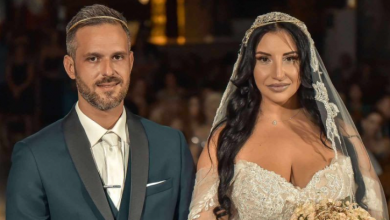 Photo of Ο Χρήστος Μάνος και η Γιολάντα Καρβούνη ενώθηκαν με τα ιερά δεσμά του γάμου