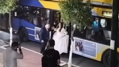 Photo of Επική νύφη πήγε στην εκκλησία με τρόλεϊ! Δείτε το βίντεο από το απίστευτο γεγονός που συνέβη στον Πειραιά