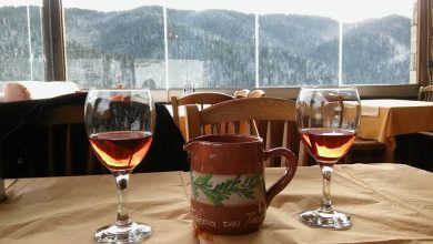 Photo of Ένα cozy στέκι στο βουνό άναψε τζάκι και σερβίρει πεντανόστιμο brunch για την περίοδο των γιορτών