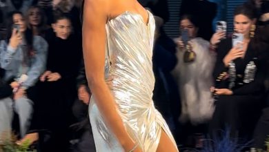 Photo of Στη φαντασμαγορική επίδειξη μόδας της Σίλιας Κριθαριώτη στο Παρίσι