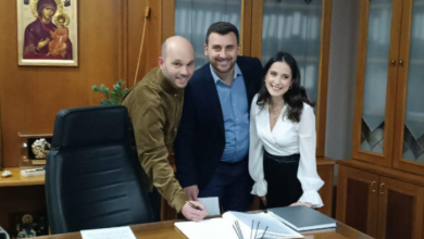 Photo of Πάντρεψε τον φίλο του ο Λευτέρης Αβραμόπουλος – Ο πρώτος πολιτικός γάμος του Δημάρχου