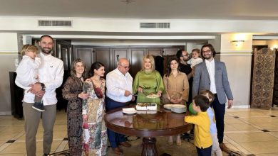 Photo of Κοπή της πρωτοχρονιάτικης πίτας για την εταιρεία Suzuki -Γιώργος Καρούτας σε οικογενειακό κλίμα