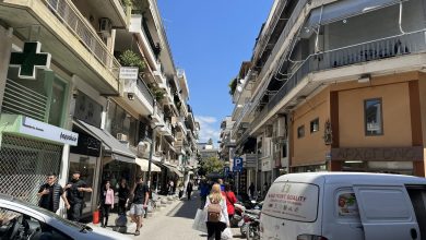 Photo of Με αγωνία περιμένουν τις εκπτώσεις οι Τρικαλινοί  έμποροι – Στο ναδίρ η αγορά, βολές κατά Μητσοτάκη για τα μέτρα