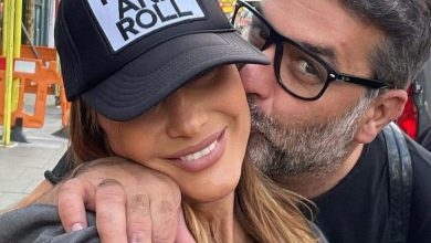 Photo of Το… τερμάτησαν Βανδή – Μπισμπίκης: Ποζάρουν αγκαλιά στην πισίνα και φιλιούνται σαν… να μην τους βλέπει κανείς