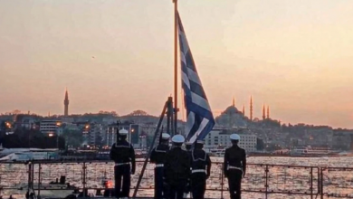 Photo of Viral η  φωτογραφία της φρεγάτας «Θεμιστοκλής», που υψώνει την ελληνική σημαία στον Βόσπορο