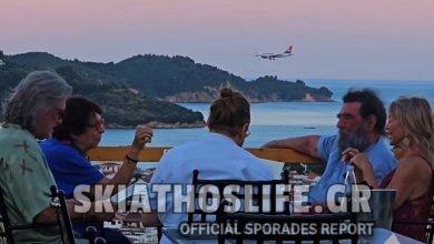 Photo of Ο Κέρτ Ράσελ και η Γκόλντι Χόουν απολαμβάνουν τις διακοπές τους στη Σκιάθο