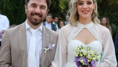 Photo of Ο γάμος Τσαλταμπάση – ΑρβανίτηΤα ρομαντικά looks μαμάς και κόρης και ο στολισμός με λεβάντες