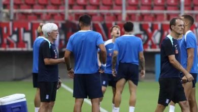 Photo of Εθνική ποδοσφαίρου: Θερμή υποδοχή στο Ηράκλειο με λουλούδια και παραδοσιακά εδέσματα