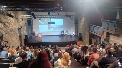 Photo of Κατάμεστη αίθουσα, ανήσυχα πνεύματα και τεχνητή νοημοσύνη στην καρδιά των Τρικάλων