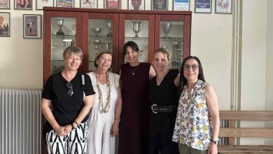 Photo of Η Μαρίνα Κοντοτόλη στην τελετή αποφοίτησης του Γενικού Εσπερινού Λυκείου Τρικάλων