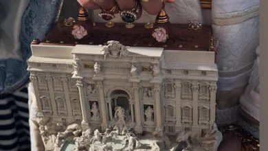 Photo of Ο οίκος Dolce & Gabbana μετέτρεψε το μπαρόκ συντριβάνι της Ρώμης σε τσάντα !
