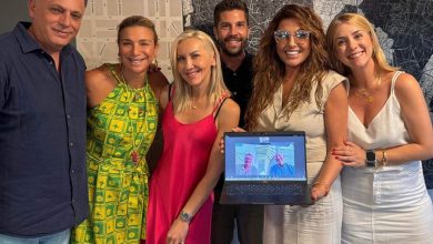 Photo of Έλενα Παπαρίζου: To party-έκπληξη για την ανανέωση της συνεργασίας της με τη Minos EMI