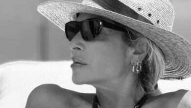 Photo of Η Άννα Βίσση στα 67, με super μαύρο μπικίνι και ψάθινο καπέλο στον ήλιο