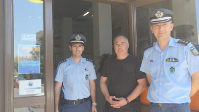 Photo of Ενημερωτική δράση στην Καλαμπάκα από αξιωματικούς του Αστυνομικού Τμήματος Μετεώρων, για τη χρήση προστατευτικού κράνους