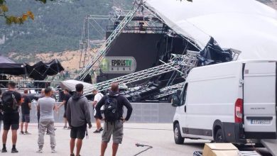 Photo of Ιωάννινα :Ο δυνατός ανεμος εριξε τη σκηνή για τη συναυλία στην πλατεία Μαβίλη