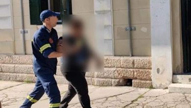 Photo of Τι είπε στην αστυνομία ο νεαρός δράστης που προκάλεσε ασφυξία στη μητέρα του τυλίγοντας μια πετσέτα γύρω από τον λαιμό της