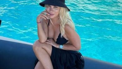 Photo of Η Ελένη Μενεγάκη ποζάρει στο Instagram με φόντο τα γαλαζοπράσινα νερά του Ιονίου