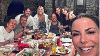 Photo of Ο Γιάννης Πάριος «σταυρώνει» γιο και εγγονή ενώ χορεύουν με αγαπημένο τραγούδι του