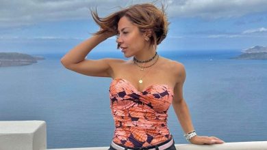 Photo of Μαριάντα Πιερίδη: Ποζάρει topless στην πισίνα και εύχεται «καλό μήνα»