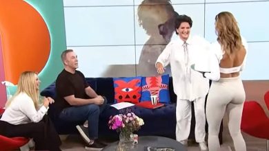 Photo of Μπούκαρε στην ΕΡΤ με λευκό κ0λάν και όλοι τα… έχασαν