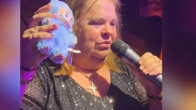 Photo of Έφη Θώδη: Η αποθεωτική εμφάνιση στη Μύκονο με Labubu και «Eye of the Tiger»