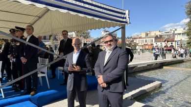 Photo of Ήρεμη παρέλαση στα Τρίκαλα – και δύο αξιωματικοί έχουν κάθε λόγο να χαμογελούν!