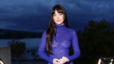 Photo of Dakota Johnson: Απάντησε στο γιατί επιλέγει συχνά naked φορέματα