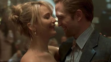 Photo of Τζένιφερ Λόρενς για τη συνεργασία με τον Ρόμπερτ Πάτινσον: «Η σκηνοθέτιδα μας ζήτησε να χορέψουμε γυμνοί