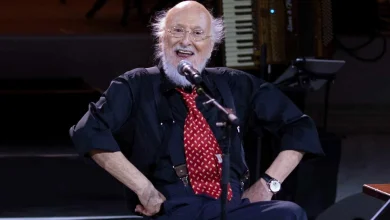 Photo of Διονύσης Σαββόπουλος:  Πένθος για τον σπουδαίο τραγουδοποιό που έφυγε από τη ζωή