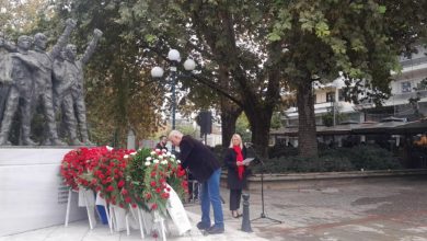 Photo of Τρίκαλα: Με συγκίνηση η εκδήλωση τιμής για την επέτειο του Πολυτεχνείου στην πλατεία Ρήγα Φεραίου