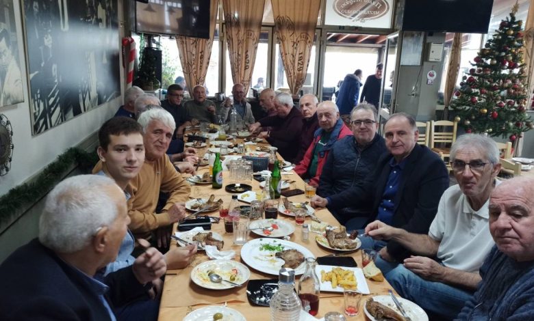 Photo of Ιστορική συνάντηση βετεράνων ποδοσφαιριστών ΑΟ ΤΡΙΚΑΛΑ στην ταβέρνα «Παλιό Μεράκι»