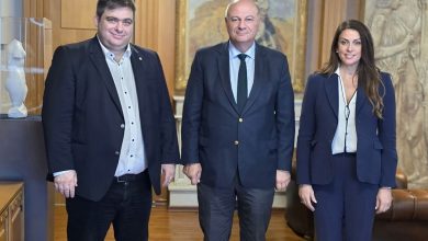 Photo of Συνάντηση προέδρου ΚΕΕΕ, Γιάννη Βουτσινά, και προέδρου ΕΕΔΕΓΕ, Μαριάνθης Μαλλιαρουδάκη, με τον υπουργό Αγροτικής Ανάπτυξης και Τροφίμων, Κώστα Τσιάρα