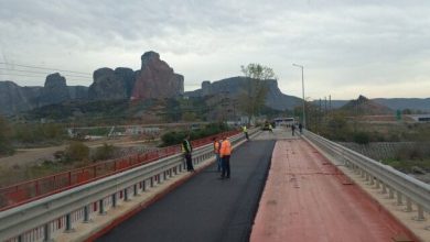 Photo of Πέφτει άσφαλτος στην Γέφυρα Διάβας..