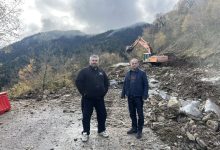 Photo of Γαρδίκι Ασπροποτάμου: Μάχη με τις πέτρες για την αποκατάσταση του δρόμου