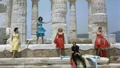 Photo of Πέθανε ο θρυλικός σχεδιαστής μόδας Ντίμης Κρίτσας: Έντυσε από την Λαμπέτη μέχρι γαλαζοαίματες, σχεδίασε το νυφικό της Καρέζη